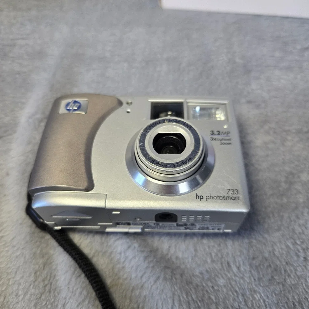 HP Photosmart 733 Digital Camera 3.2MP Pentax 3x Optical Zoom Y2K Parts Only